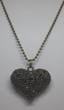 Load image into Gallery viewer, Hollow out Heart Necklace Flower Necklace